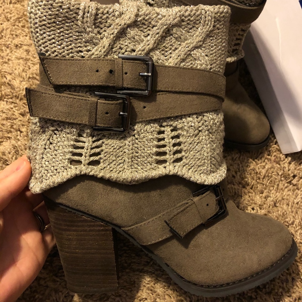 Sweater cuff boots